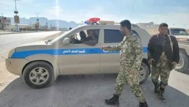بتوجيهات من المحافظ... قوات الطوارئ في دفاع شبوة تنتشر في شوارع مدينة عتق بشبوة 