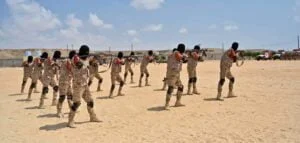 قائد محور الغيضة يشهد العرض العسكري لوحدات للواء الشرطة العسكرية بمحافظة المهرة