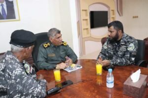 مدير أمن ساحل حضرموت يلتقي قائد قوات حماية المنشآت الحكومية بالعاصمة عدن 