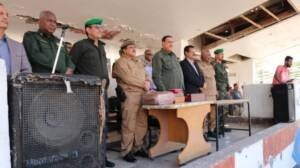 مدير أمن العاصمة عدن يشهد عرضاً ميدانياً لجهاز الدفاع المدني 