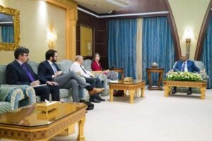 لدى لقائه القائم بأعمال سفير كندا لدى الرياض.. الرئيس الزُبيدي: الحوار هو الطريق السليم لإعادة الأمن والاستقرار إلى المنطقة
