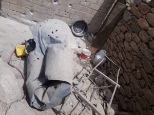 صور.. مليشيا الحوثي تستهدف منازل المواطنين في مديرية الحد بيافع 