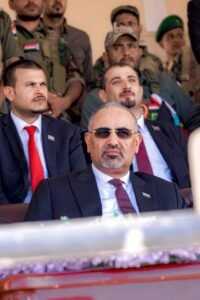 الرئيس الزُبيدي ونائبه البحسني يشهدان عرضًا عسكريًا لطلاب كلية الشرطة بحضرموت
