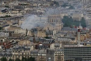 إصابة 16 شخصا بينهم 7 بحالة حرجة إثر إنفجار عنيف وسط العاصمة الفرنسية باريس