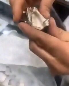 امرأة يمنية تكتشف سحر بعد 20 عاماً بداخل حزام فضي جاءها هدية 
