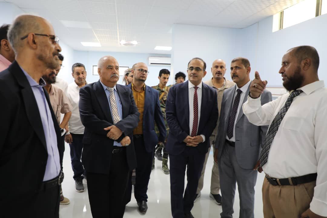 وزير الصحة يطلع على سير التحضير لتجهيز مستشفى عدن التعاوني الخيري