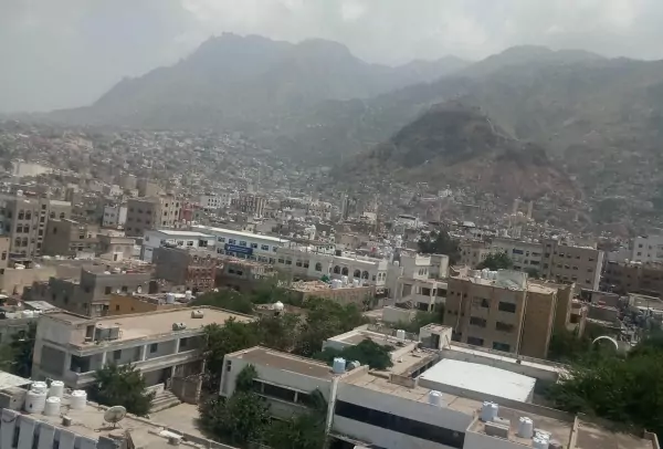 وقائع صادمة دجال يتسبب في وفاة فتاة والرائحة فضحت الجريمة.. بهذه المحافظة اليمنية