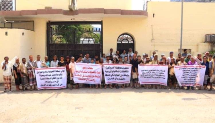 للمرة الثانية.. احتجاجات أمام مبنى المحافظة في عدن