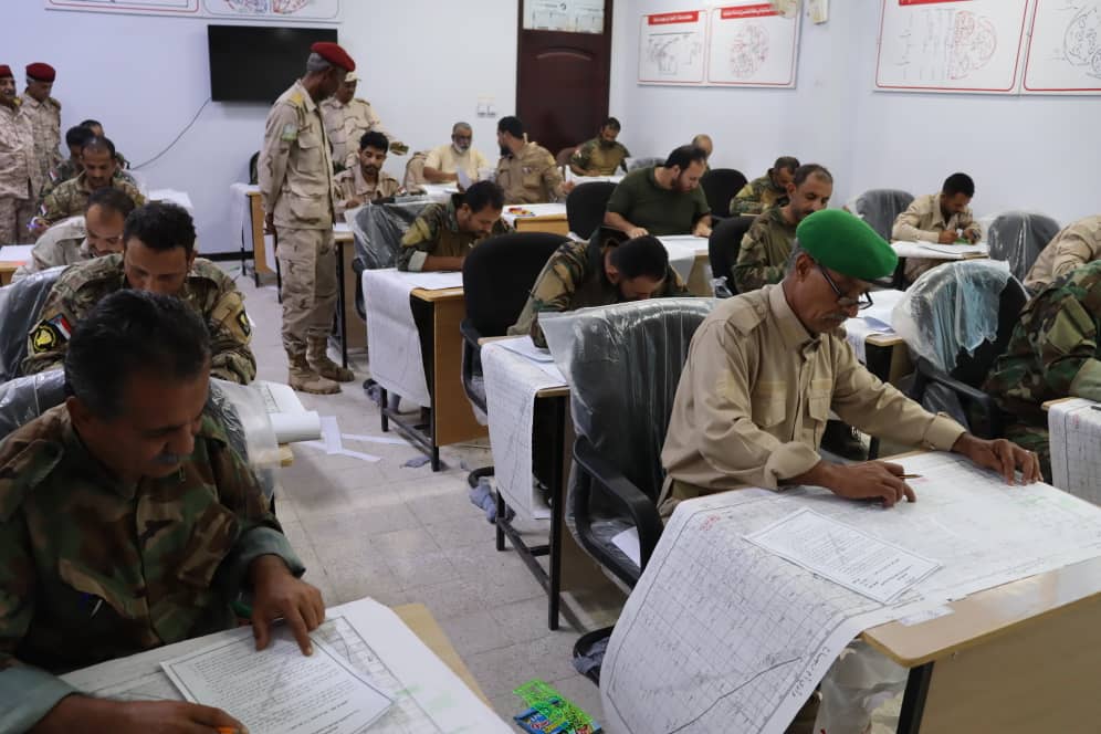 تدشين الامتحانات النهائية لدورات قادة الكتائب والسرايا في معهد تأهيل القادة والاركان بالعاصمة عدن