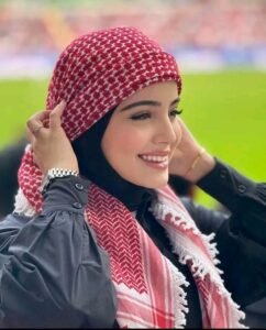 1707051630573 - مشجعة أردنية تخطف الأنظار في مدرجات بطولة كأس آسيا بسبب جمالها