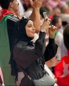 1707051635989 - مشجعة أردنية تخطف الأنظار في مدرجات بطولة كأس آسيا بسبب جمالها