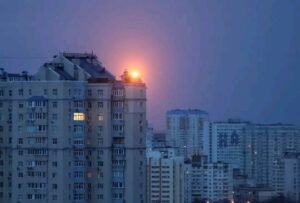#عاجل | أنفجارات ضخمة تهز العاصمة كييف بعد الضربة الصاروخية الروسية - العاصفة نيوز