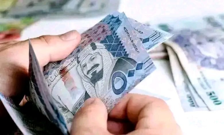 1708439891384 - إنهيار جديد للريال اليمني أمام العملات الأجنبية اليوم الثلاثاء : التحديات والتأثيرات