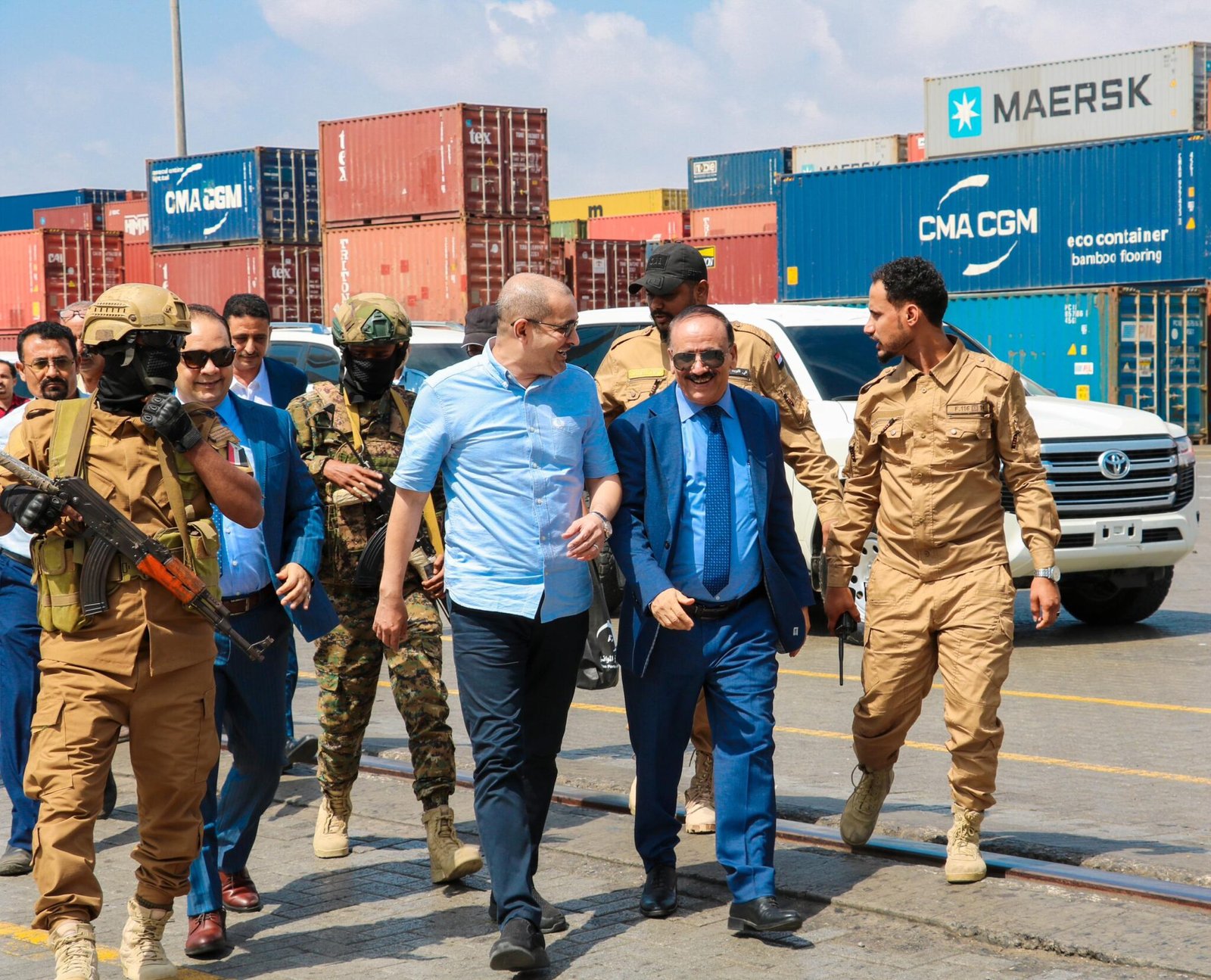وزير النقل يطلع على سير العمل بمحطة الحاويات بميناء عدن مؤكداً ان الميناء يشهد تعافي ونشاط ملحوظ - العاصفة نيوز