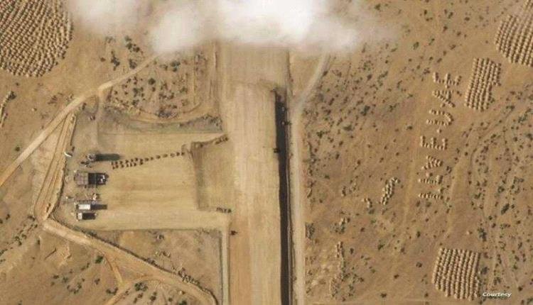 1711629397 aaae6304 ff02 45c3 81fd 59edc9253861 - صور تكشف بناء مهبط طائرات في سقطرى اليمنية وبجانبه عبارة مُثيرة (شاهد)