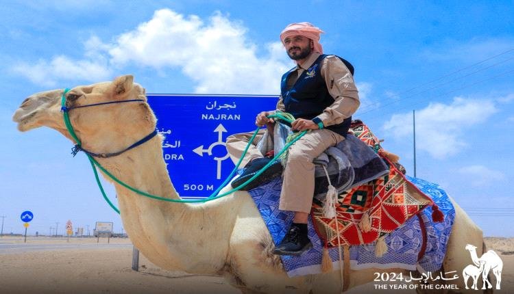 821a1f30 d442 4b42 8144 365fcfd31bcc - رحالة يمني يقطع 750 كيلومترًا على ظهر جمل في رحلة "عام الإبل".