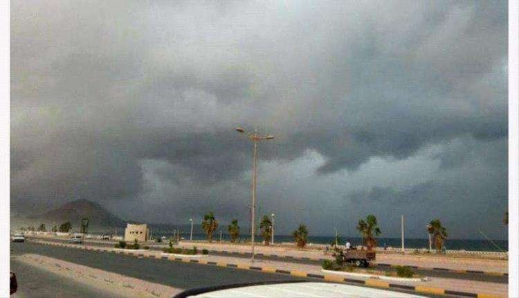الارصاد عدن - توقعات بهطول أمطار متفاوتة الشدة على عدد من محافظات الجنوب خلال الساعات القادمة