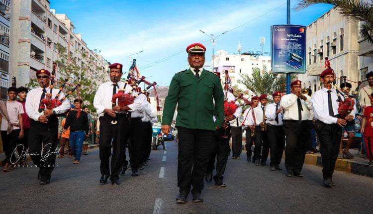 20240504 adenmedia 2 - فرقة موسيقية عسكرية تجوب شوارع العاصمة عدن احتفاءً بذكرى (4 مايو)