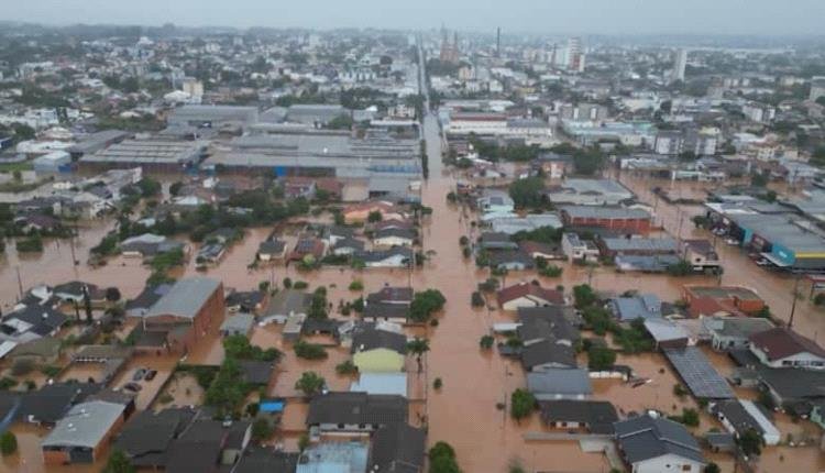 2a050e82 eea4 447e ba6c 4760bdf1fdb1 - طائرة ترصد غرق مدينة بأكملها في البرازيل بسبب فيضانات "كارثية"