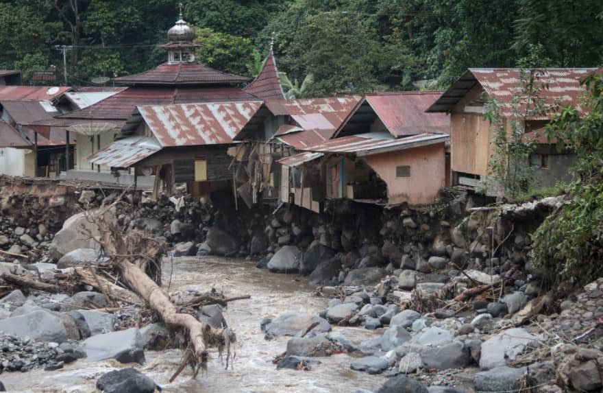 IMG 20240513 WA0195 - 41 قتيلا و17 مفقودا جراء فيضانات وتدفق حمم بركانية باردة في سومطرة الإندونيسية