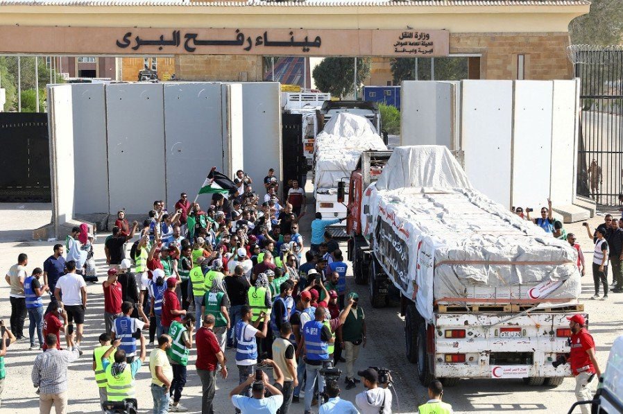 IMG 20231119 103810 - مصر : 200 شاحنة تنطلق من معبر رفح إلى كرم أبو سالم تمهيداً لدخول قطاع غزة