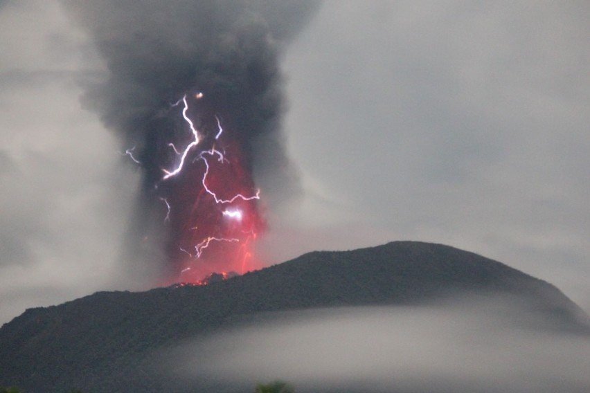 IMG 20240601 133729 - بركان جبل إيبو بإندونيسيا يثور والسلطات تحذر من فيضانات وحمم باردة