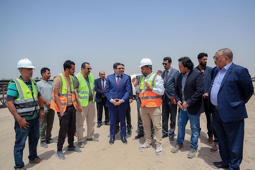 172044232665092287 - رئيس الوزراء يعلن موعد دخول محطة الطاقة الشمسية الخدمة في العاصمة عدن 