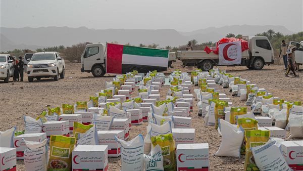248 - الهلال الإماراتي يسيّر قافلة مساعدات غذائية لأهالي حجر بحضرموت
