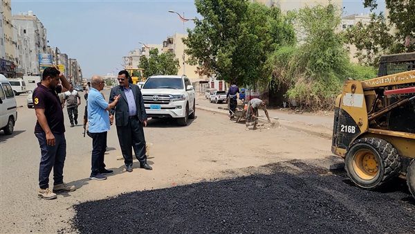 مدير عام المنصورة يؤكد اهتمام السلطة المحلية بالشوارع الداخلية للمديرية