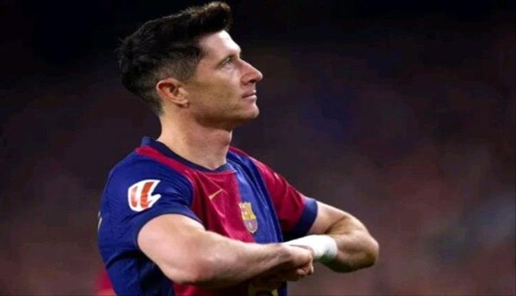 برشلونة يتجه لتجديد عقود ليفاندوفسكي ومارتينيز