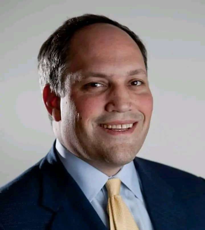 سياسي أميركي يطالب بسحب السفارة الأميركية لدى اليمن من السعودية وإعادتها إلى عدن