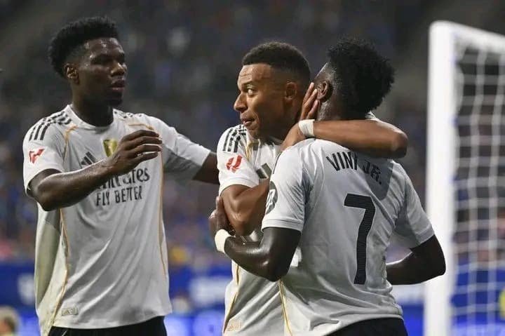 زلزال كواليس الشجار العنيف في غرف الملابس الذي هز أركان ريال مدريد في مباراة الاستهجان.. 1770898170699