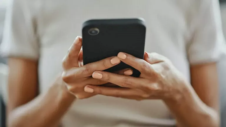 "رجل أفعال".. رسالة غامضة عن ترامب تُثير الجدل في هواتف الإيرانيين 2026 2 23 17 0 22 948.webp