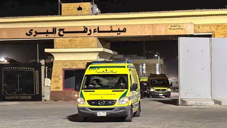 عبر معبر رفح.. وصول دفعة من الفلسطينيين العائدين من مصر إلى قطاع غزة 2026 2 3 16 52 48 37.webp