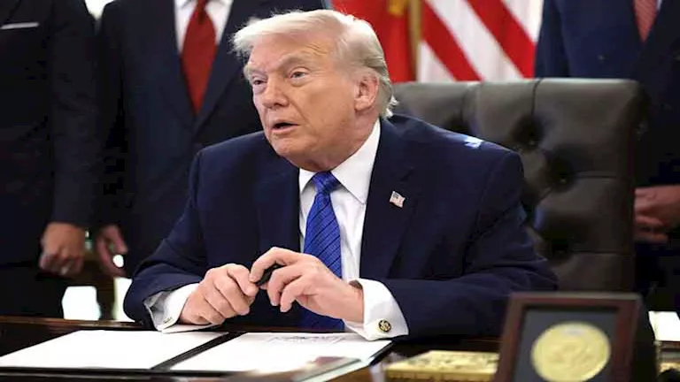 البيت الأبيض: ترامب يدرس جميع الخيارات تجاه إيران 2026 2 3 16 52 49 68.webp