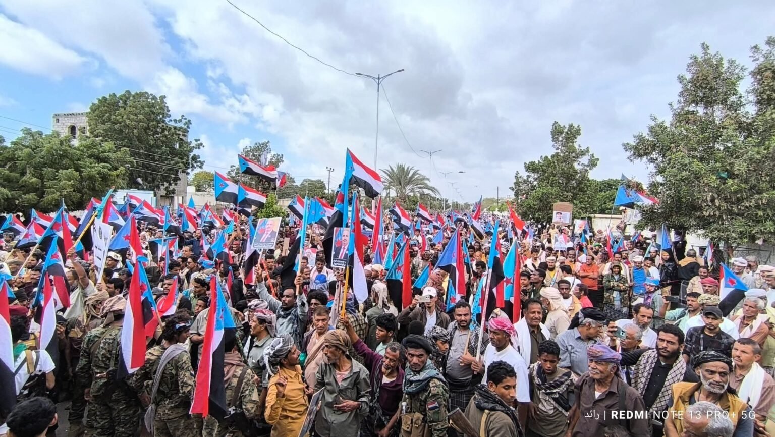 احتشاد مليوني في زنجبار يؤكد الثبات والوفاء ويجدد التفويض للمجلس الانتقالي بقيادة الرئيس الزُبيدي (بيان) FB IMG 1771073167938