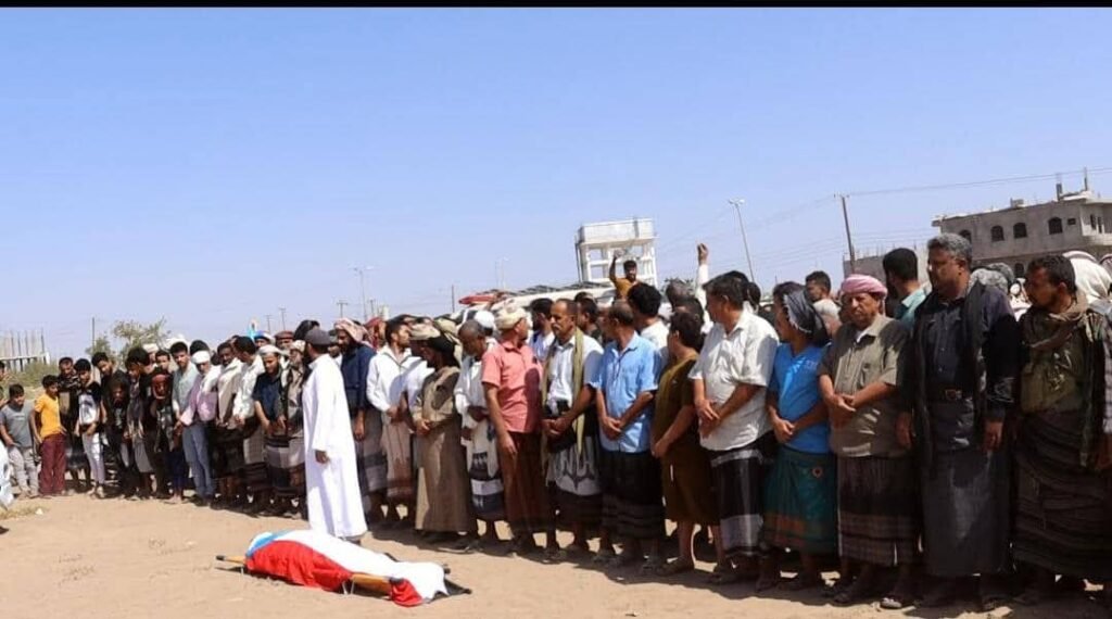 يتقدمهم الحالمي .. أبناء الجنوب يشيعون جثمان الشهيد عبدالسلام الشبحي FB IMG 1771961735457