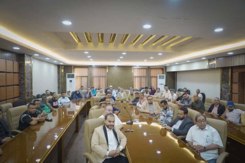 وزير الدولة محافظ عدن يلتقي نخبة من الإعلاميين والناشطين IMG 20260221 WA0061