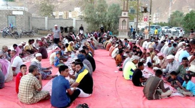 مشاركة واسعة في إفطار الوفاء لشهداء الجنوب بمديرية تريم مشاركة واسعة في إفطار الوفاء لشهداء الجنوب بمديرية تريم