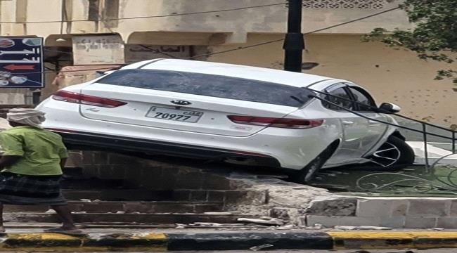 حادث مروري في جولة الحجال بزنجبار إثر فقدان السيطرة على مركبة حادث مروري في جولة الحجال بزنجبار إثر فقدان السيطرة على مركبة