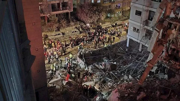 العشرات تحت الأنقاض.. إصابة 70 إسرائيلي وتضرر 9 مبانٍ في جنوب إسرائيل 2026 3 21 23 11 53 910.webp