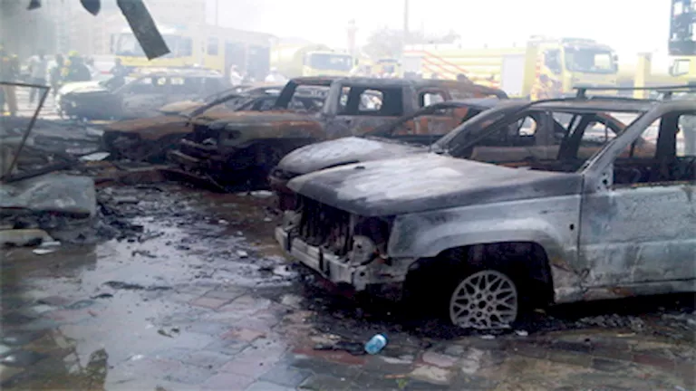 الإمارات تسيطر على حريق بمنطقة الفجيرة جراء سقوط شظايا طائرة مسيرة 2026 3 3 11 32 35 166.webp