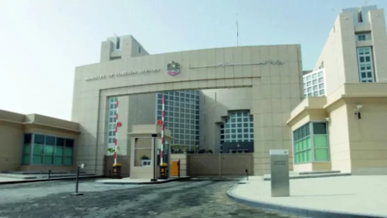 اندلاع حريق في القنصلية الأمريكية بدبي بعد هجوم بمسيرة 2026 3 3 22 17 50 555.webp