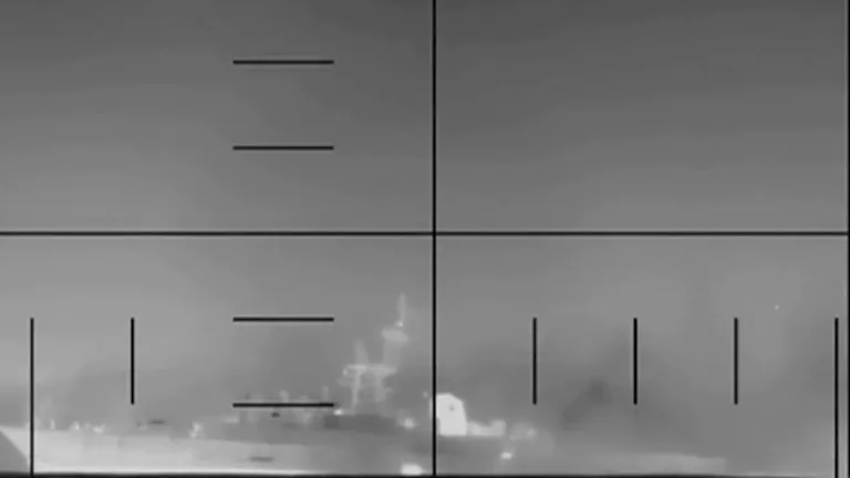 مشاهد لإغراق غواصة أمريكية سفينة حربية إيرانية بطوربيد 2026 3 4 17 11 53 166.webp