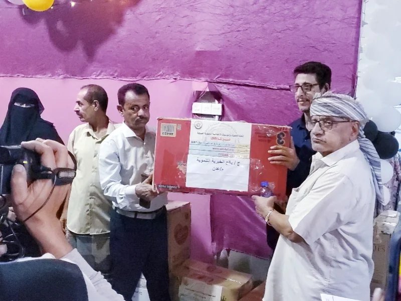 اتحاد الجمعيات والمؤسسات يدشن توزيع كسوة العيد للأيتام والأسر الفقيرة بالعاصمة عدن IMG 20260301 WA0079