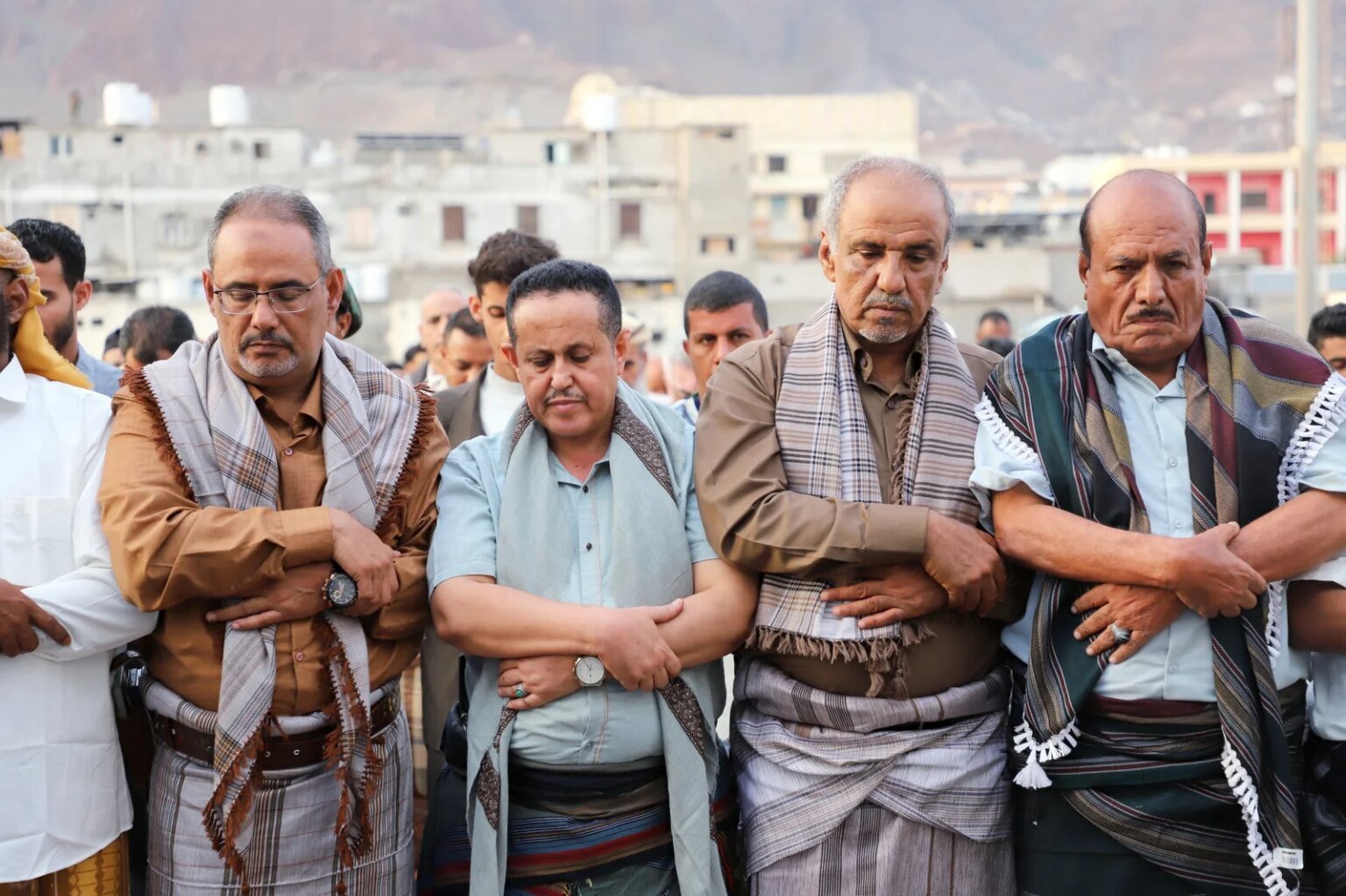 الحالمي وهرهرة والجنيدي يؤدّون صلاة عيد الفطر مع جموع المصلين في العاصمة عدن IMG 20260320 WA0044