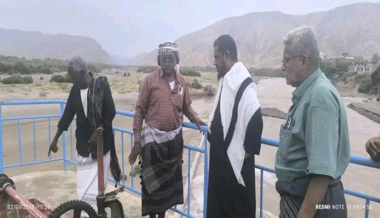 مدير عام مديرية خنفر “اليوسفي” يتفقد تدفق سيول وادي بنا ويضمن وصولها إلى المزارعين IMG 20260322 WA0351