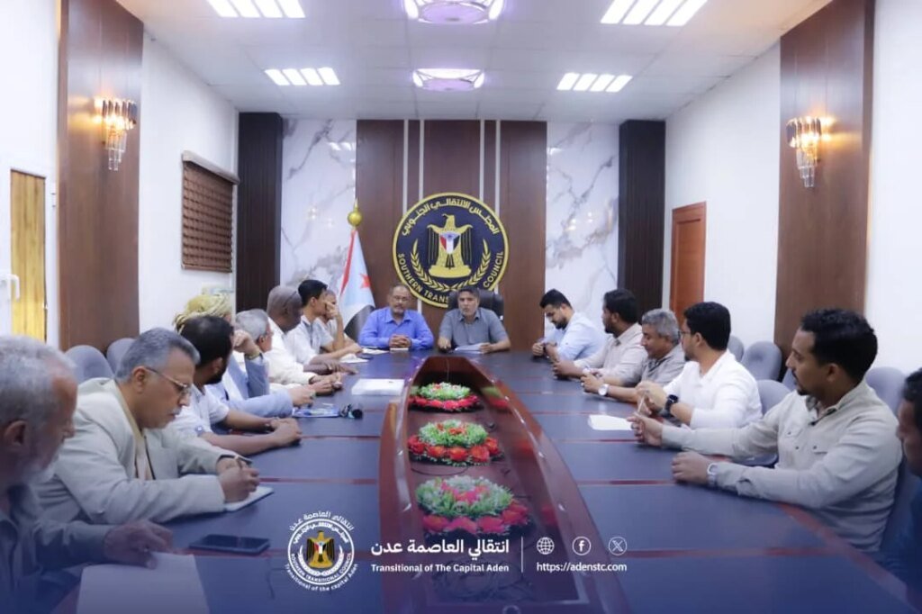 انتقالي العاصمة عدن يجدد مطالبته بفتح المقرات ويستعرض سير العمل في إداراته ومديرياته IMG 20260330 WA0049