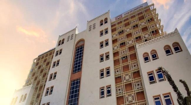 أزمة متفاقمة في بنك اليمن الدولي: مودعون يواجهون الغموض ويطالبون بحماية أموالهم أزمة متفاقمة في بنك اليمن الدولي: مودعون يواجهون الغموض ويطالبون بحماية أموالهم