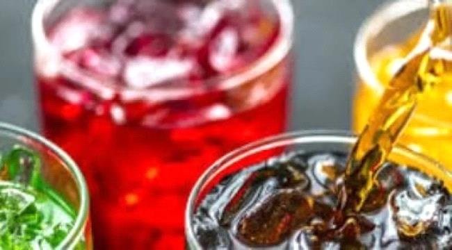 السكر والمشروبات الغازية: هل تزيد من توترك وقلقك فعلاً؟ السكر والمشروبات الغازية: هل تزيد من توترك وقلقك فعلاً؟